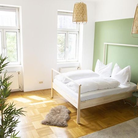 Sunny Apartment Near Belvedere Castle Wien Exteriör bild